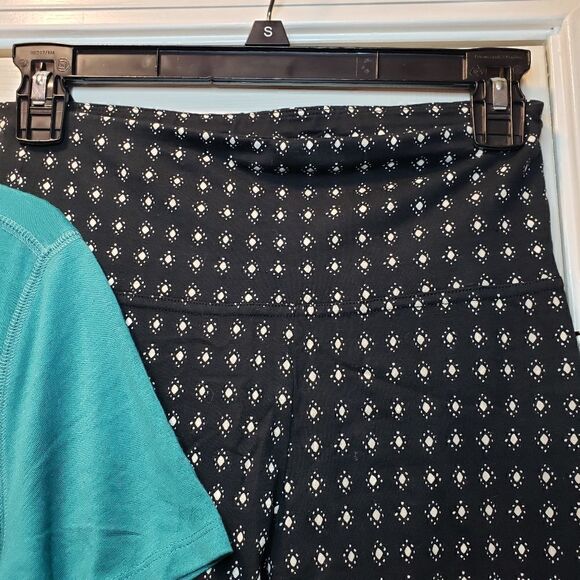 Old Navy 2pc set, T-shirt plus leggings Size Medium - Picture 4 of 9